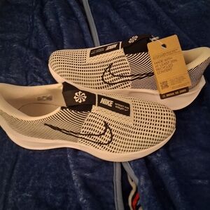 Nike Interact Run EasyOns Phantom White Black FV5590-002 Size12.5